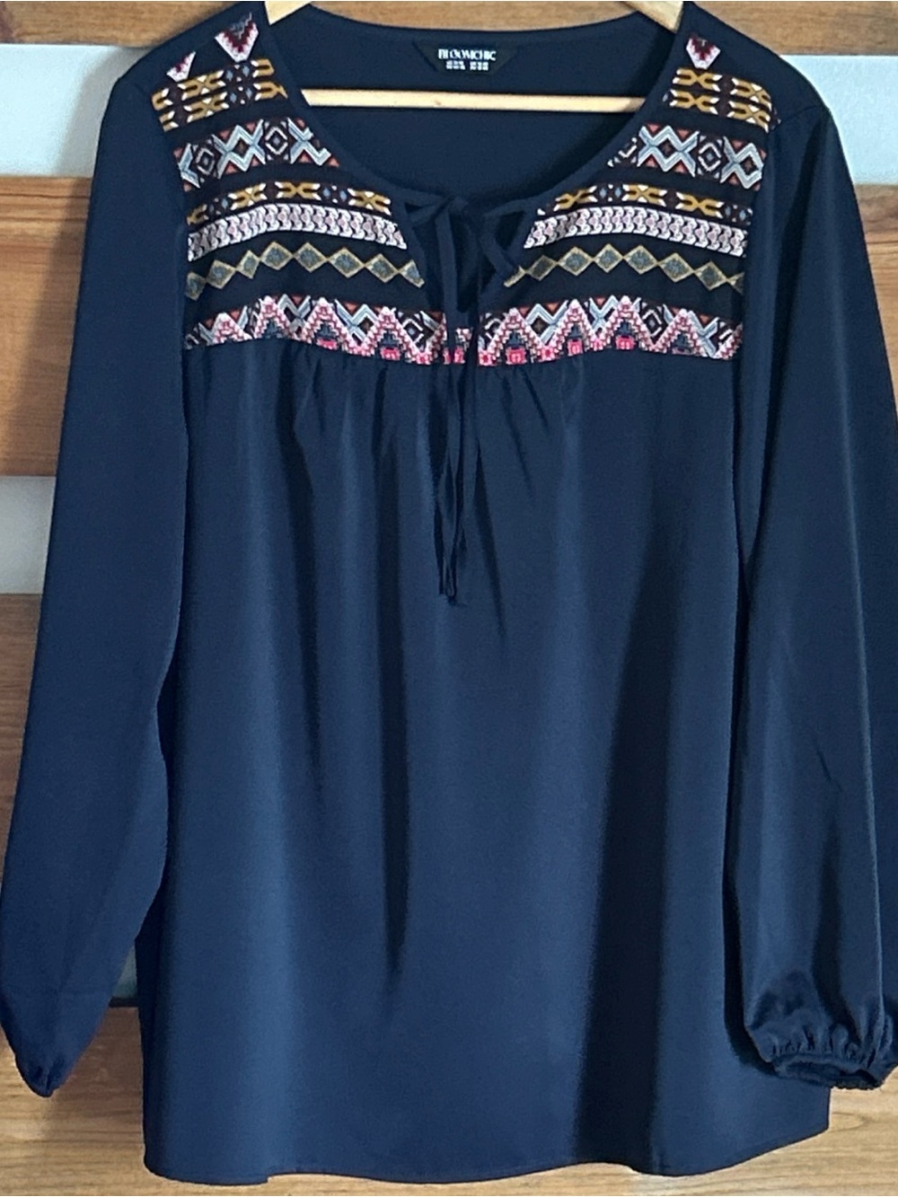 BloomChic Navijo Tribal 3/4 Elastic Sleeve V-Neck w/Tie Navy Women's Size 14-16